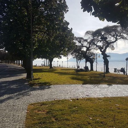 Monolocale Piano Terra Direttamente Sul Lago Verbania Bagian luar foto